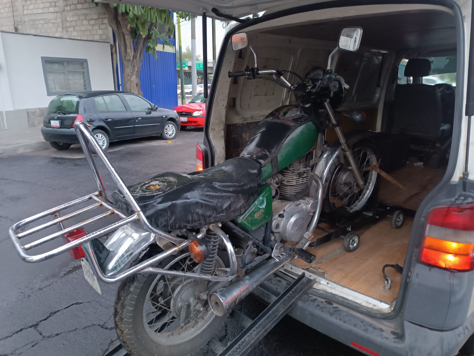Traslado de motocicletas mediante servicio de grúa